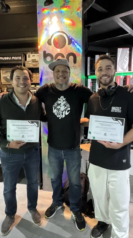 Aluno formado na DJ Ban EMC São Paulo · certificado de conclusão