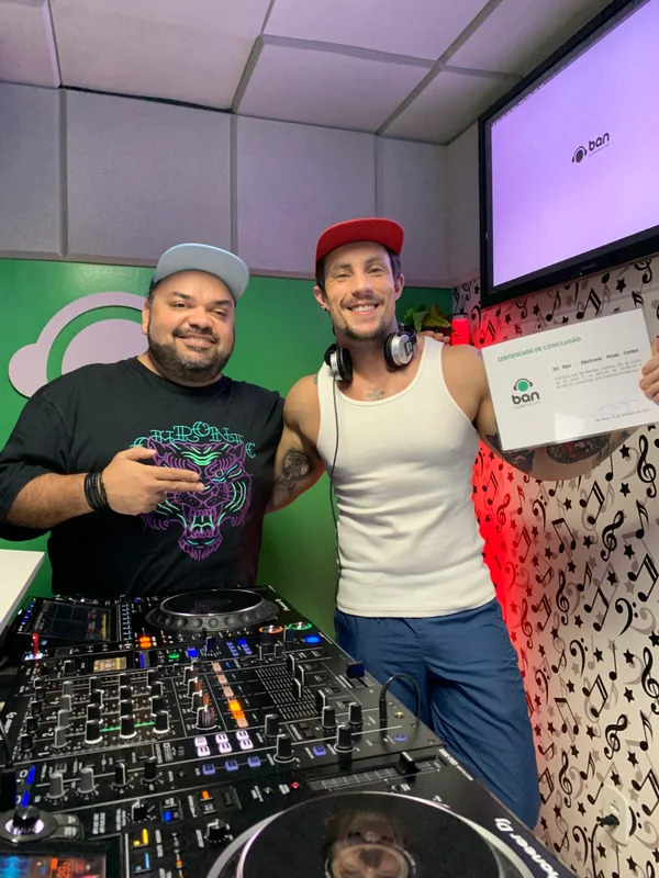 Aluno formado DJ Ban EMC