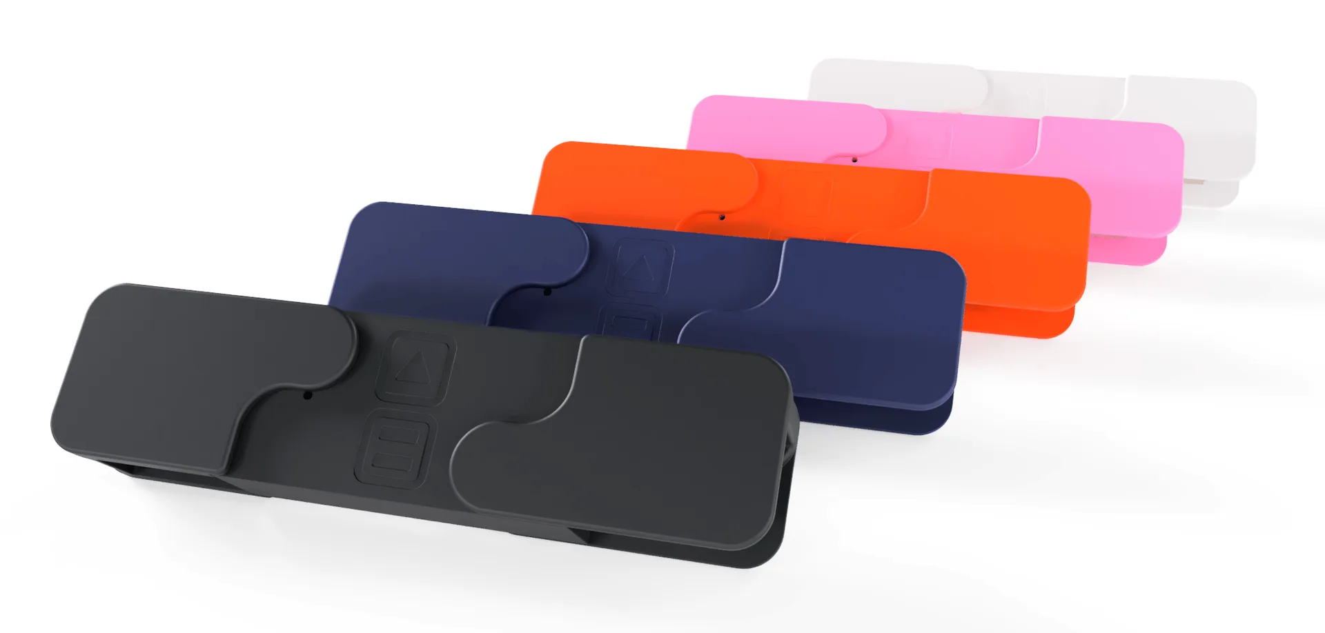Pendrives Chroma Drive da DJ TechTools nas cinco cores, com as tampas metálicas giratórias fechadas