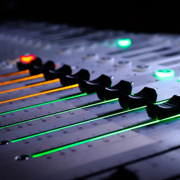 Mixagem Online DJ Ban EMC · Simulador DJ no browser · Dois decks CDJ waveform