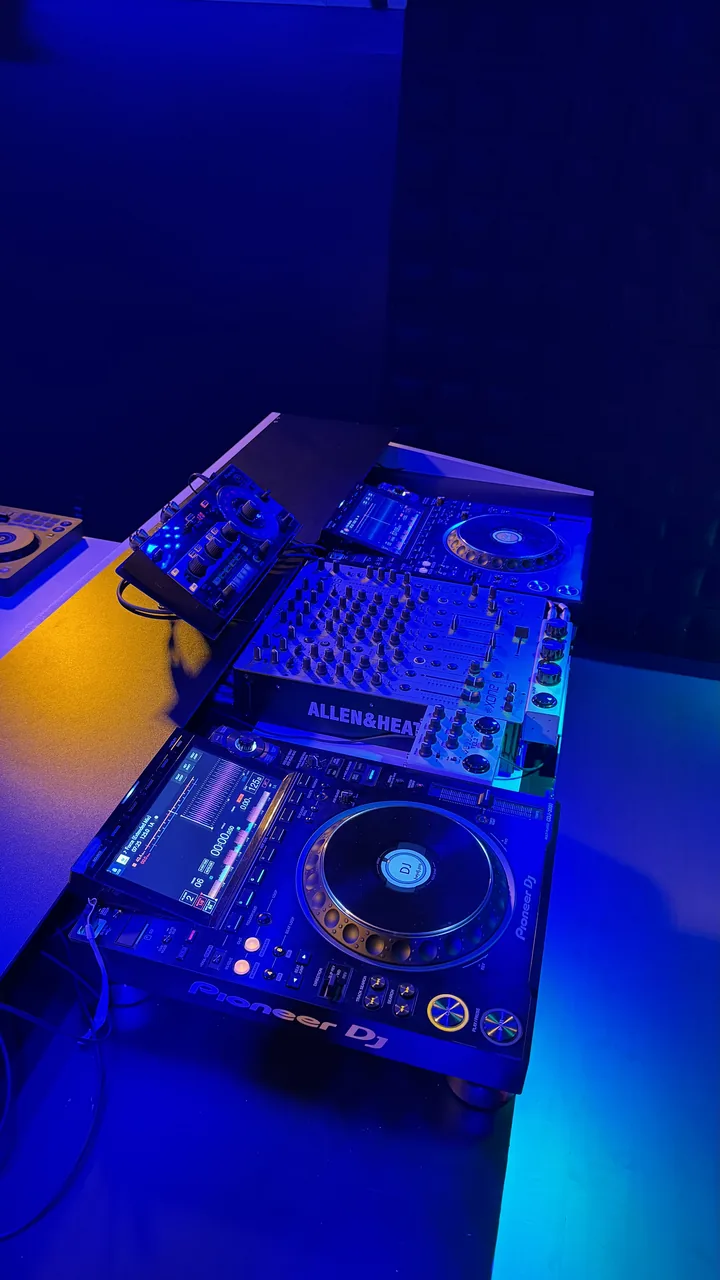 Master Studio 1 · CDJ-3000 and Allen & Heath Xone mixer detail · DJ Ban EMC São Paulo