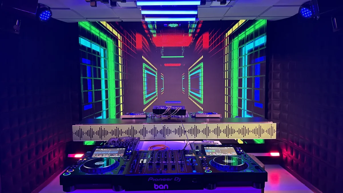 Estúdios de treino DJ Ban EMC São Paulo · Pioneer DJ CDJ-3000 profissional