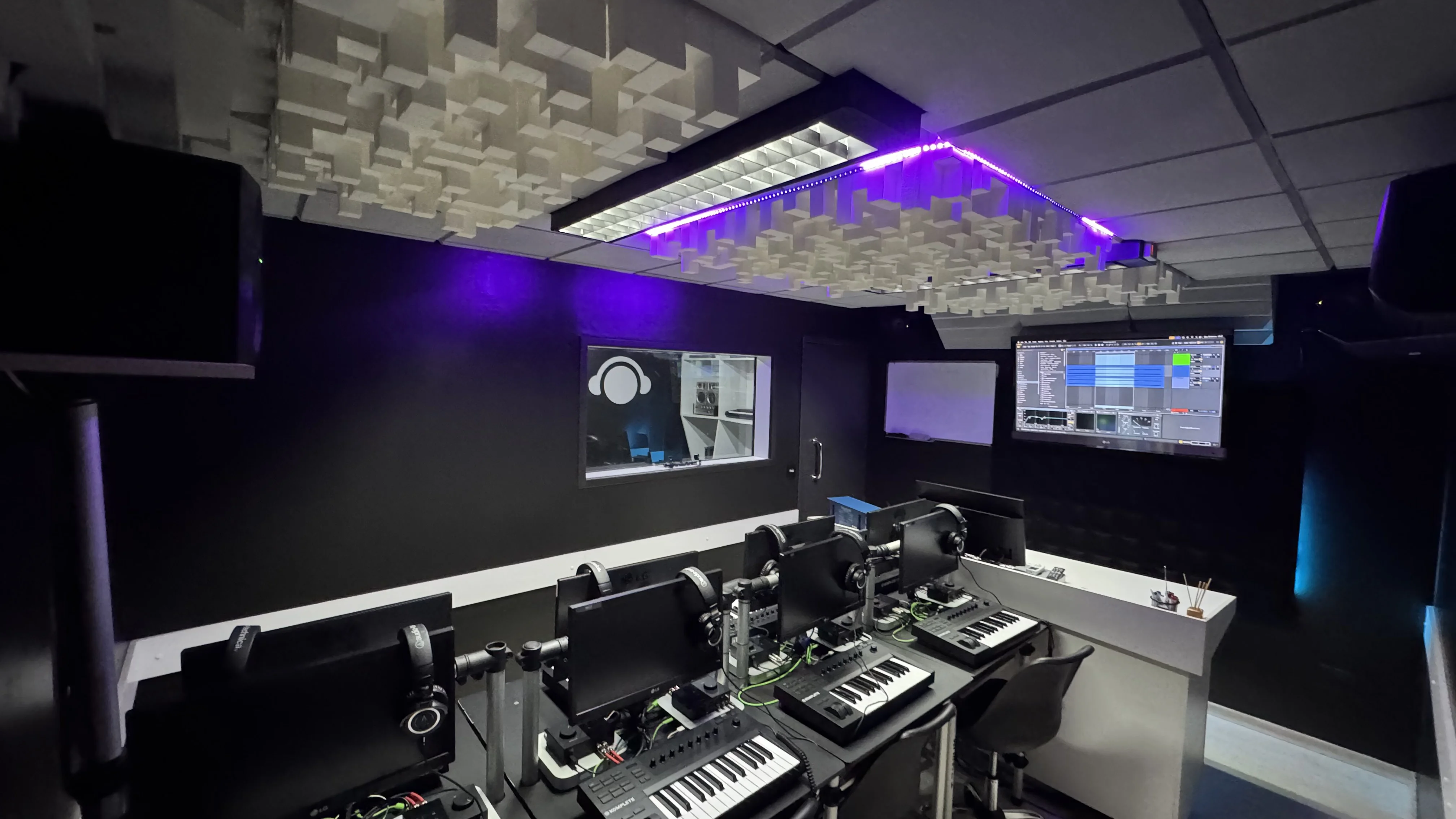 Estúdio 3 · produção musical DJ Ban EMC · iluminação profissional