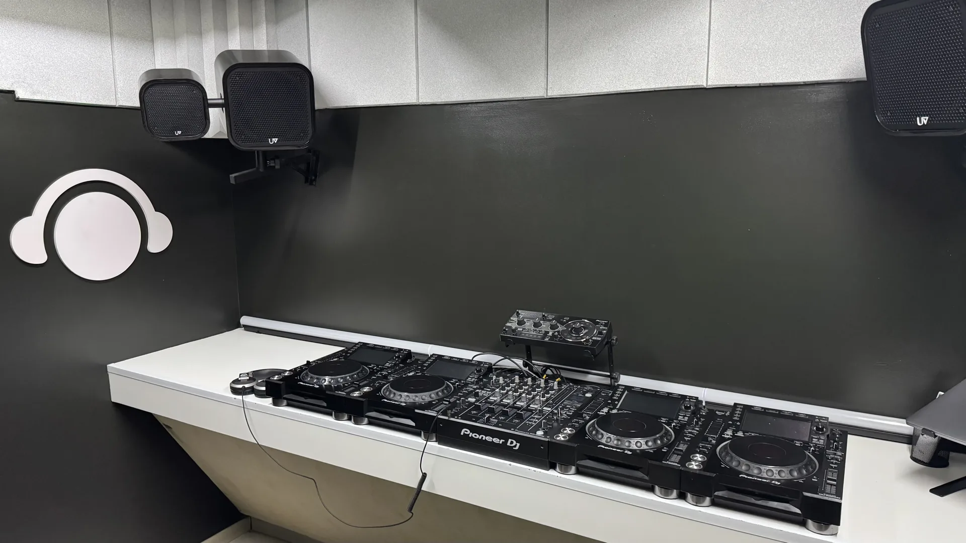 Estúdio 4 · 4 decks Pioneer DJ · DJ Ban EMC São Paulo · Monte seu setup