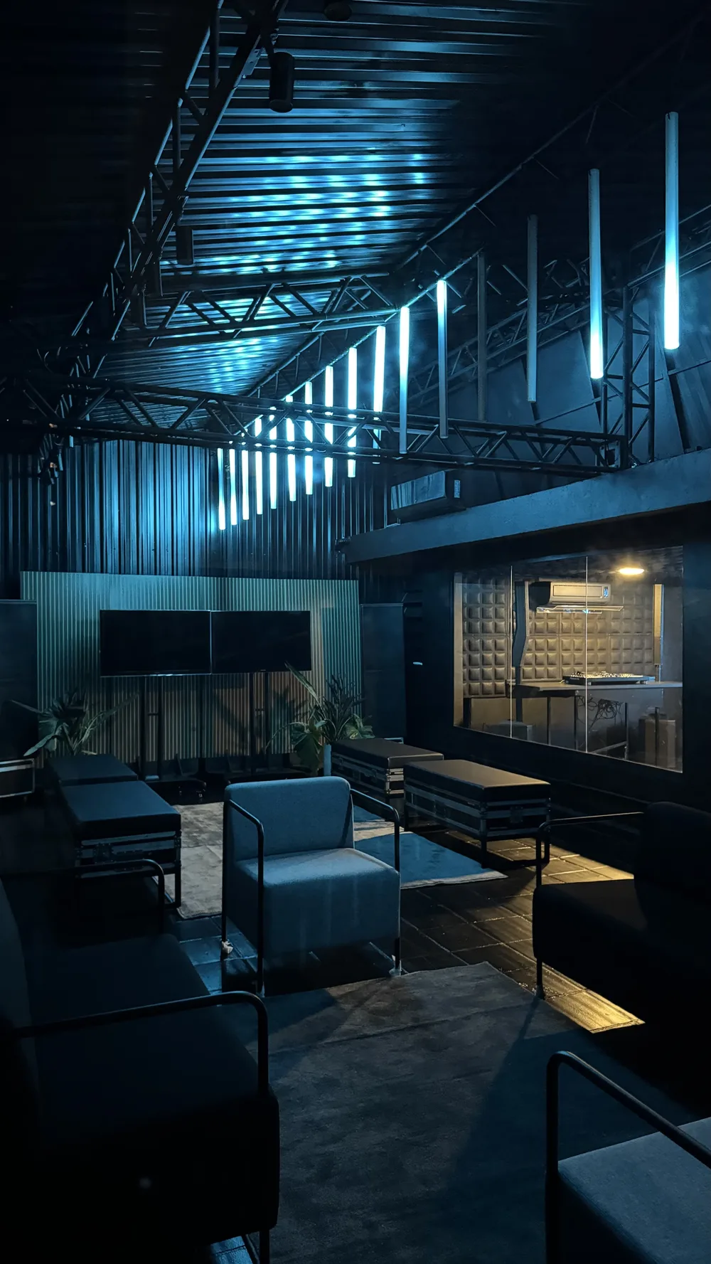 Studio 7 + Lounge · event and podcast space · DJ Ban EMC São Paulo