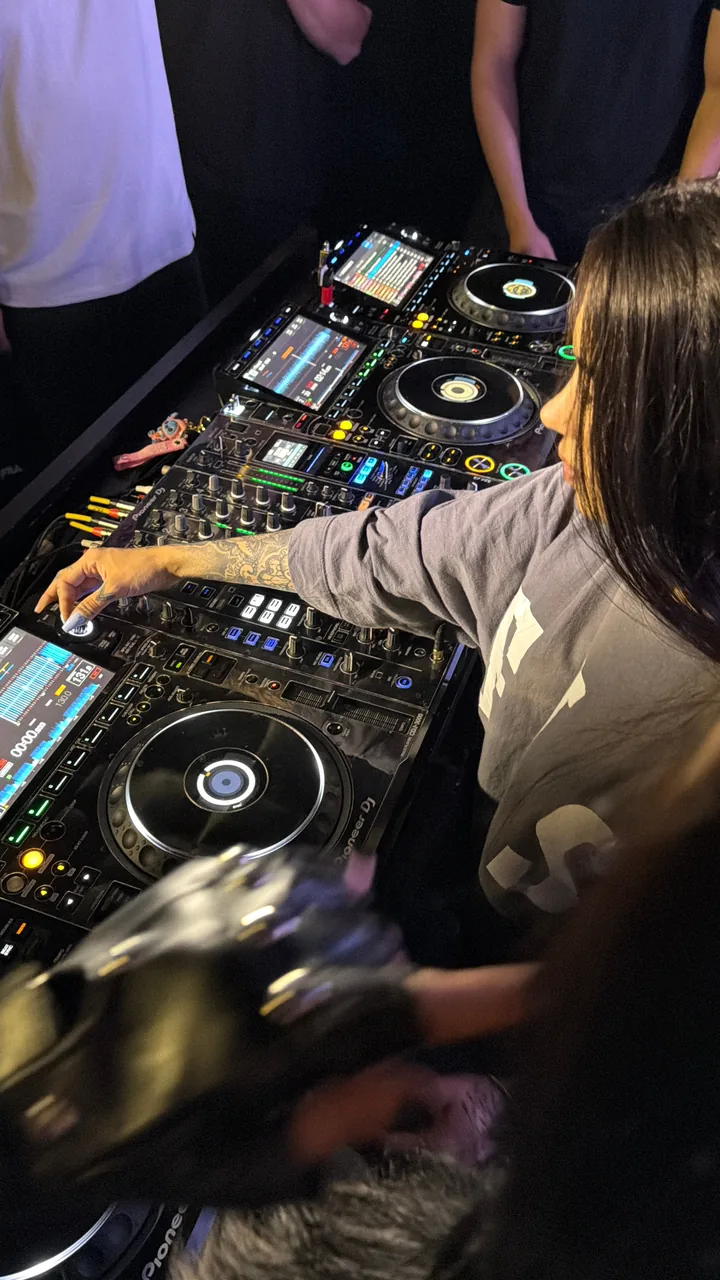 Party Studio 7 · 4-deck CDJ-3000 and DJM Pioneer DJ setup at a party · DJ Ban EMC São Paulo
