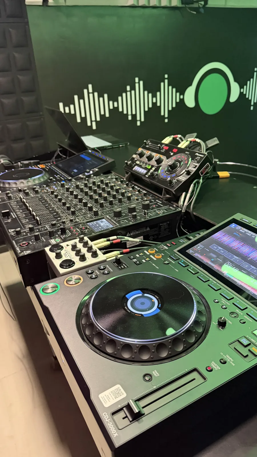 Estúdio 1 Master · CDJ-3000X · V10 · Revolo · Technics · DJ Ban EMC São Paulo