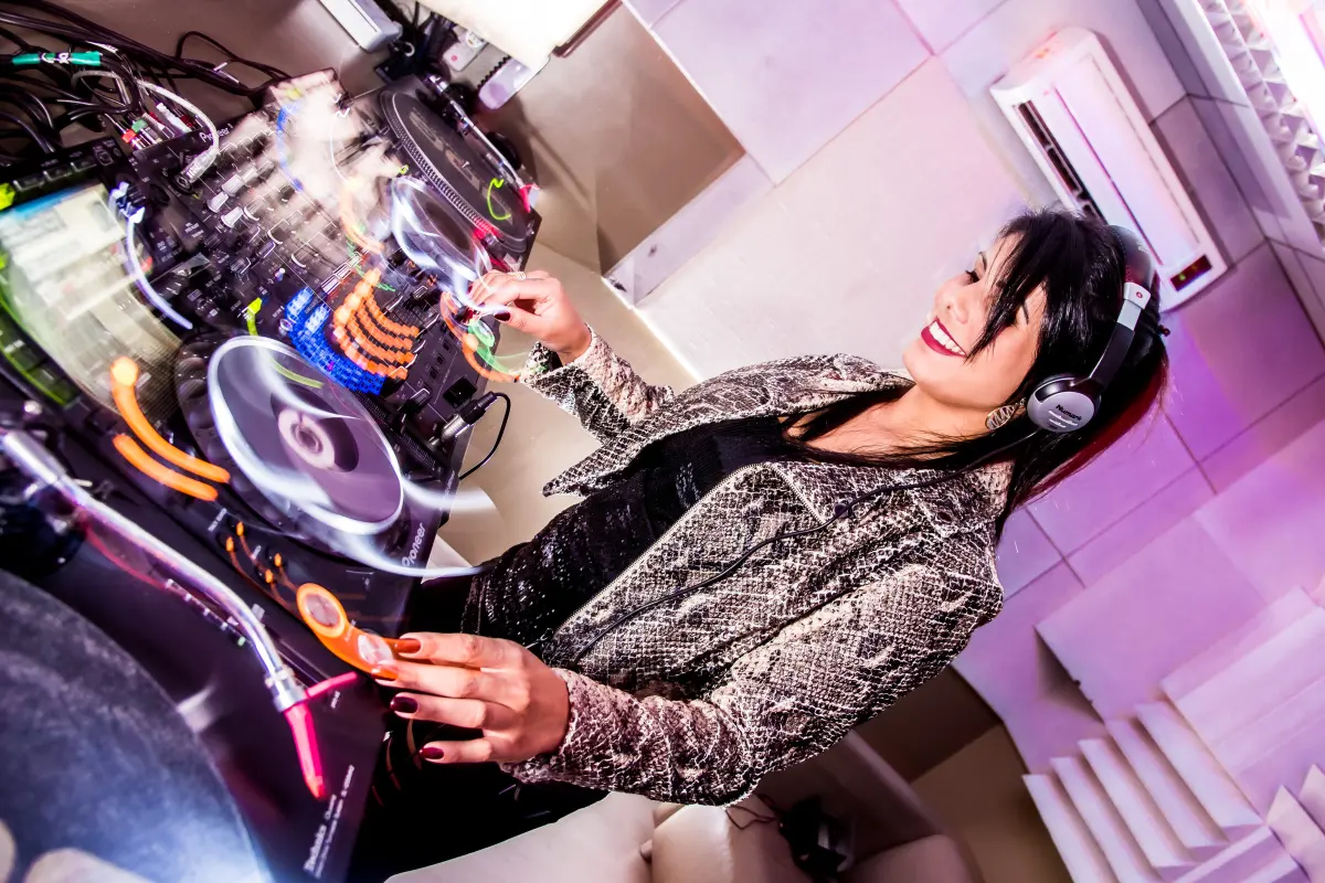 Aluna DJ no estúdio · DJ Ban EMC · 2017
