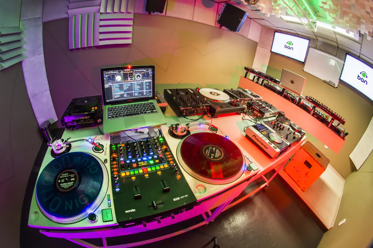 Estúdio 1 de DJ · DJ Ban EMC · 2015