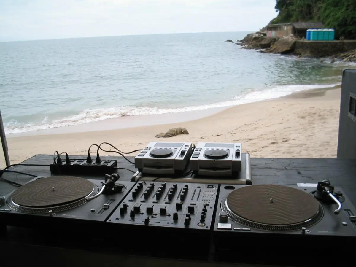 DJ Ban na praia · 2010