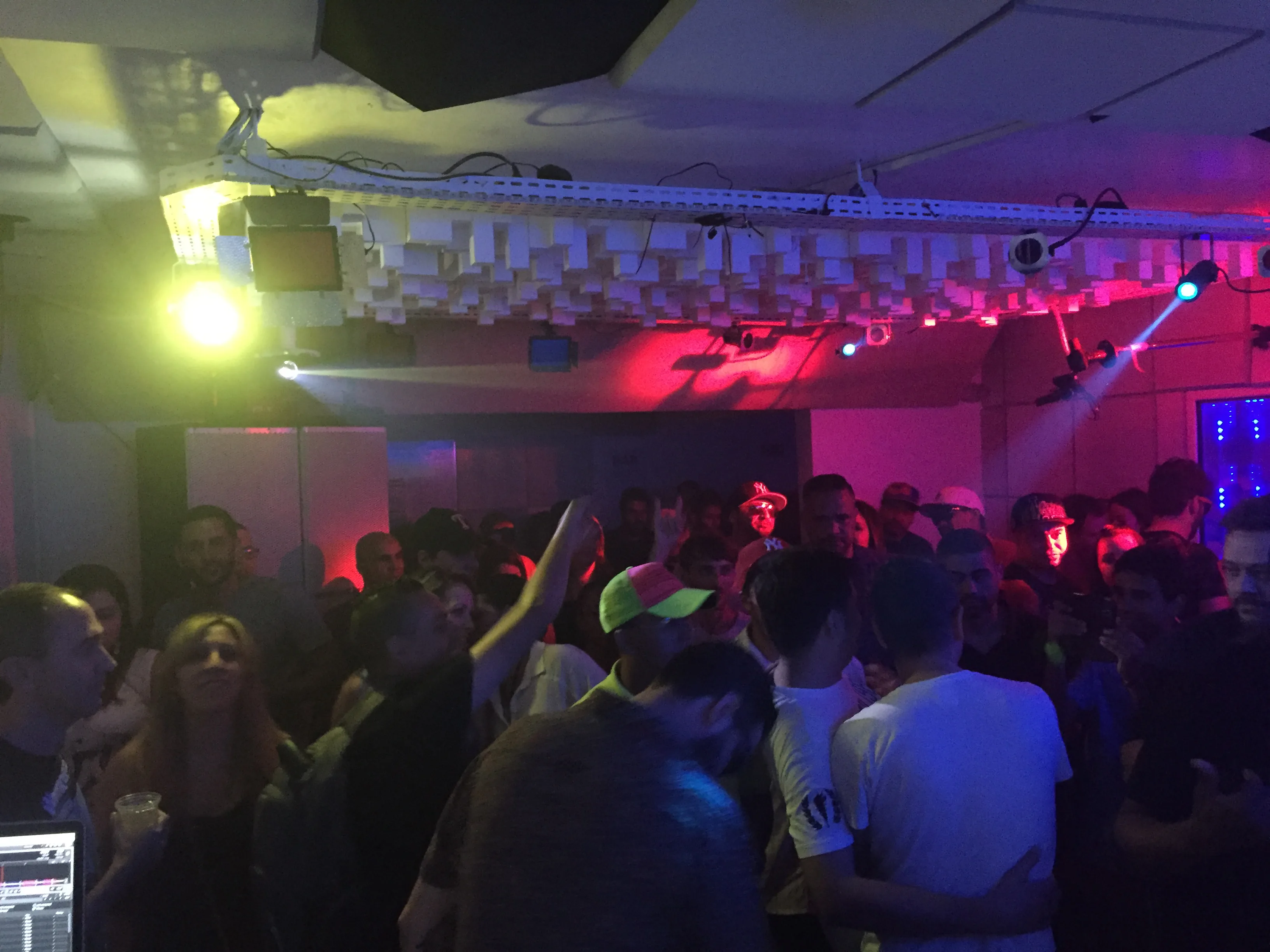 História DJ Ban EMC