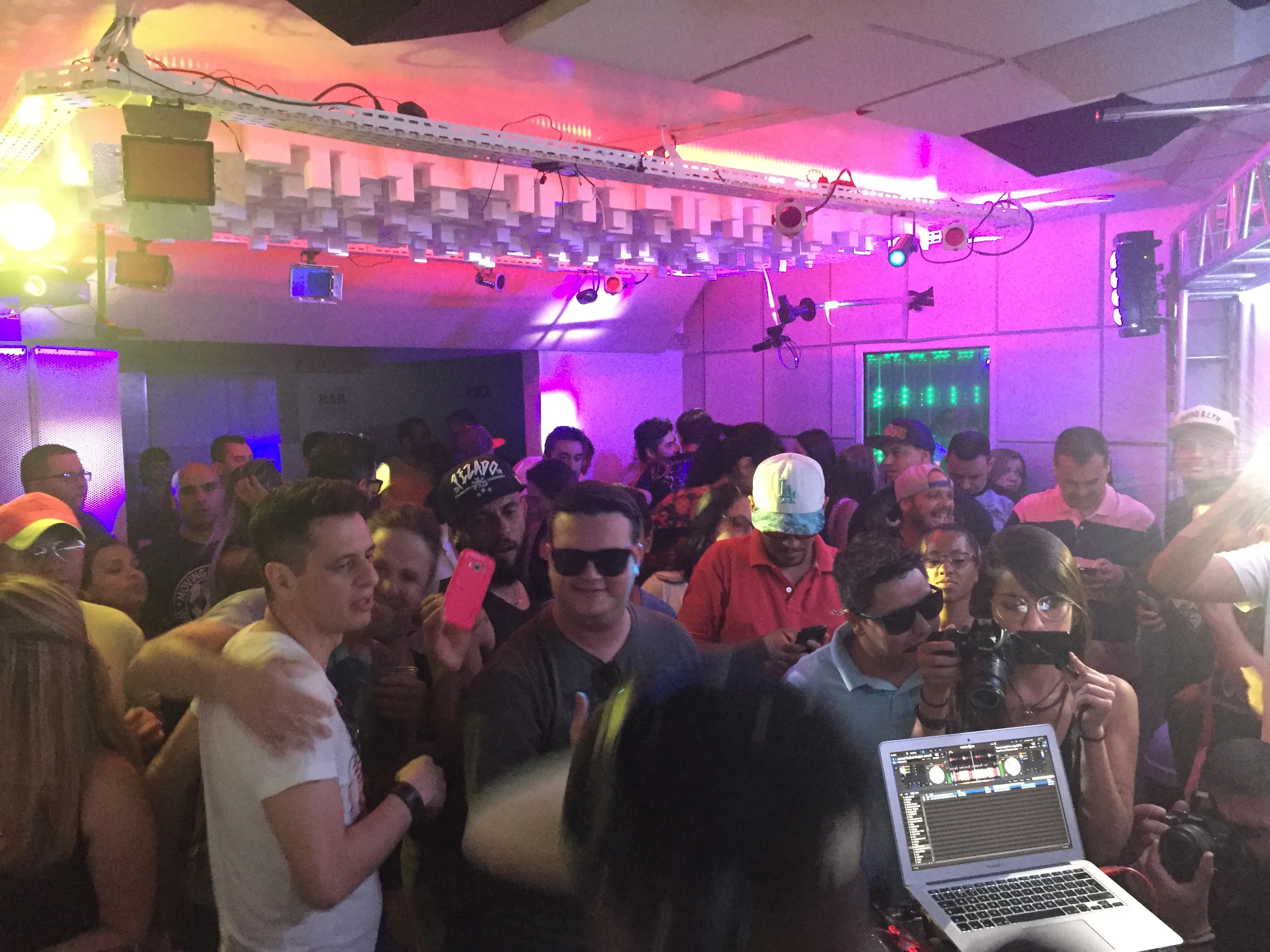 História DJ Ban EMC