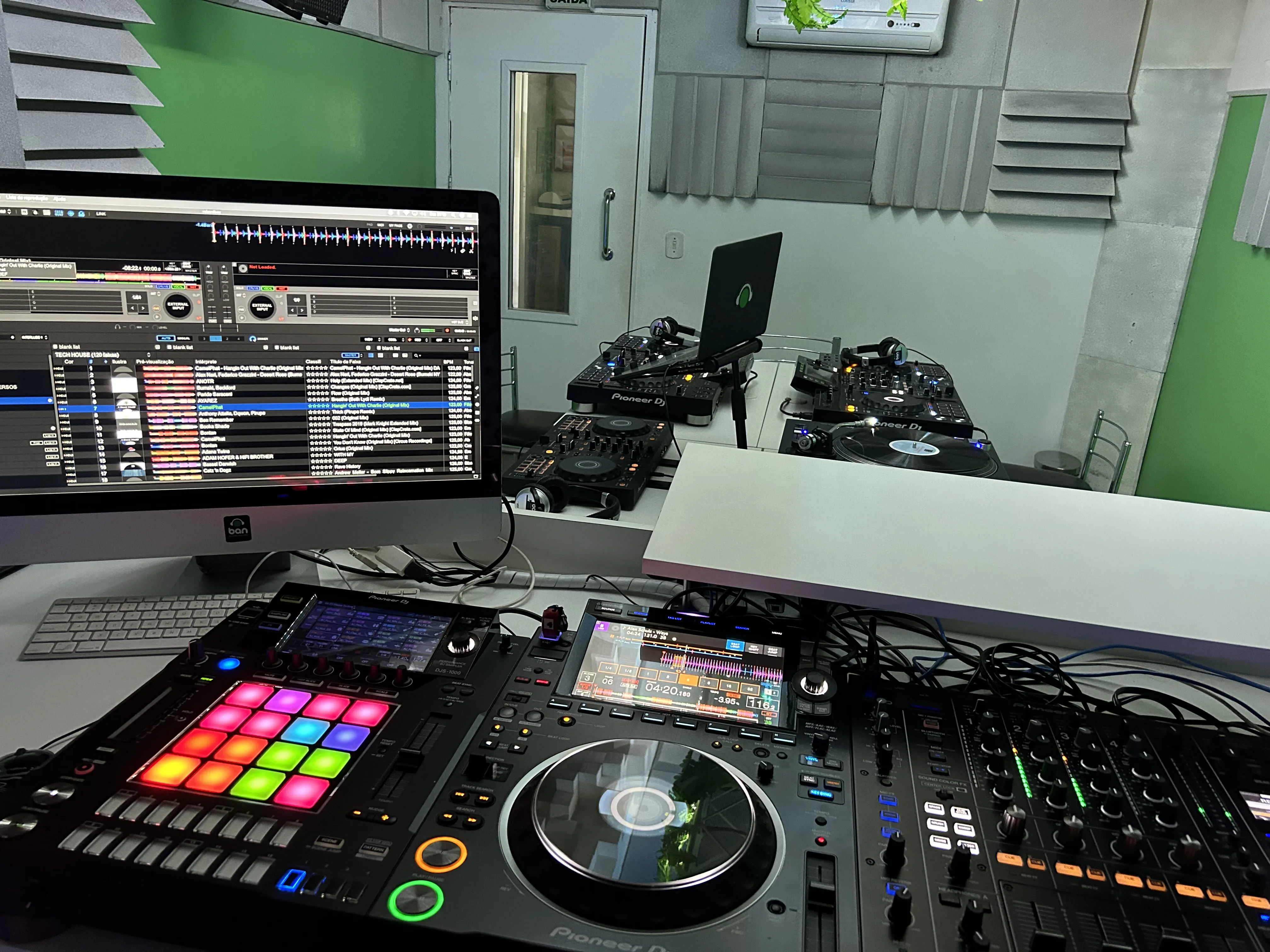 História DJ Ban EMC