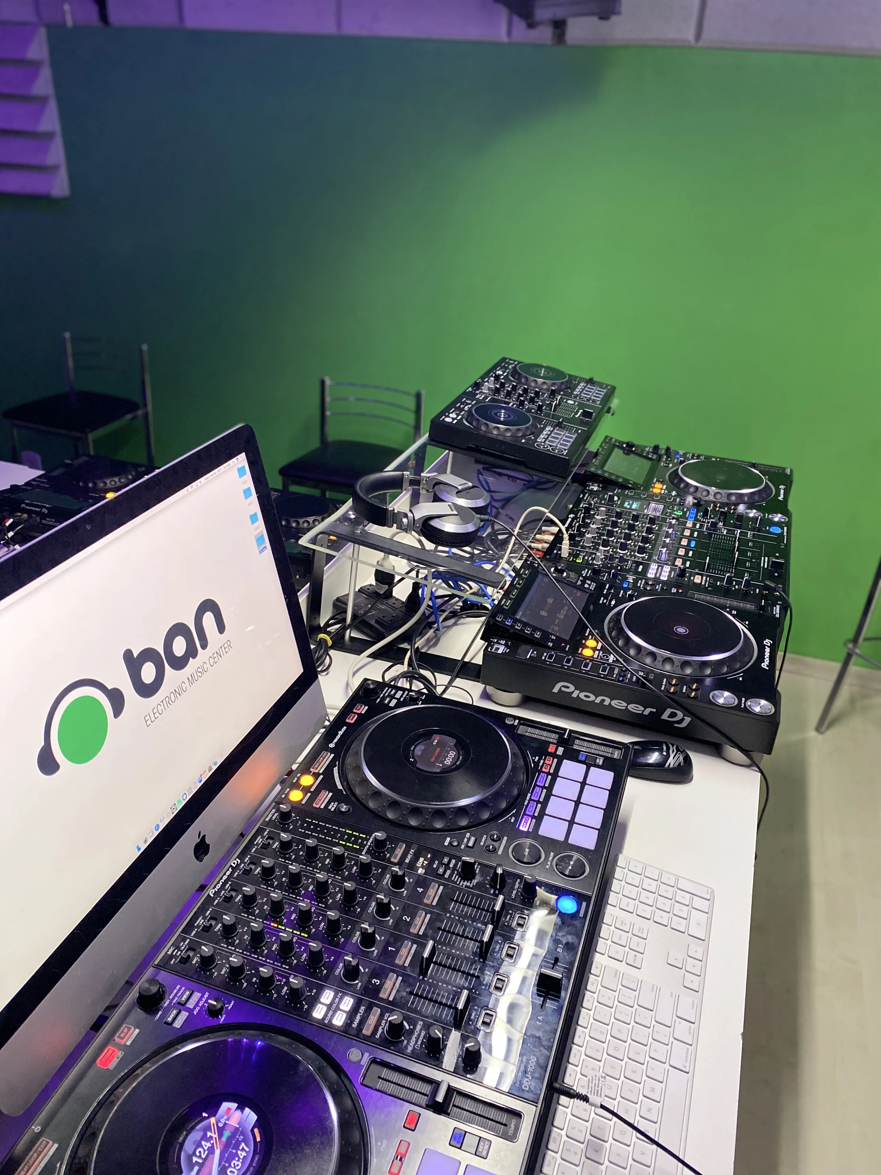 História DJ Ban EMC