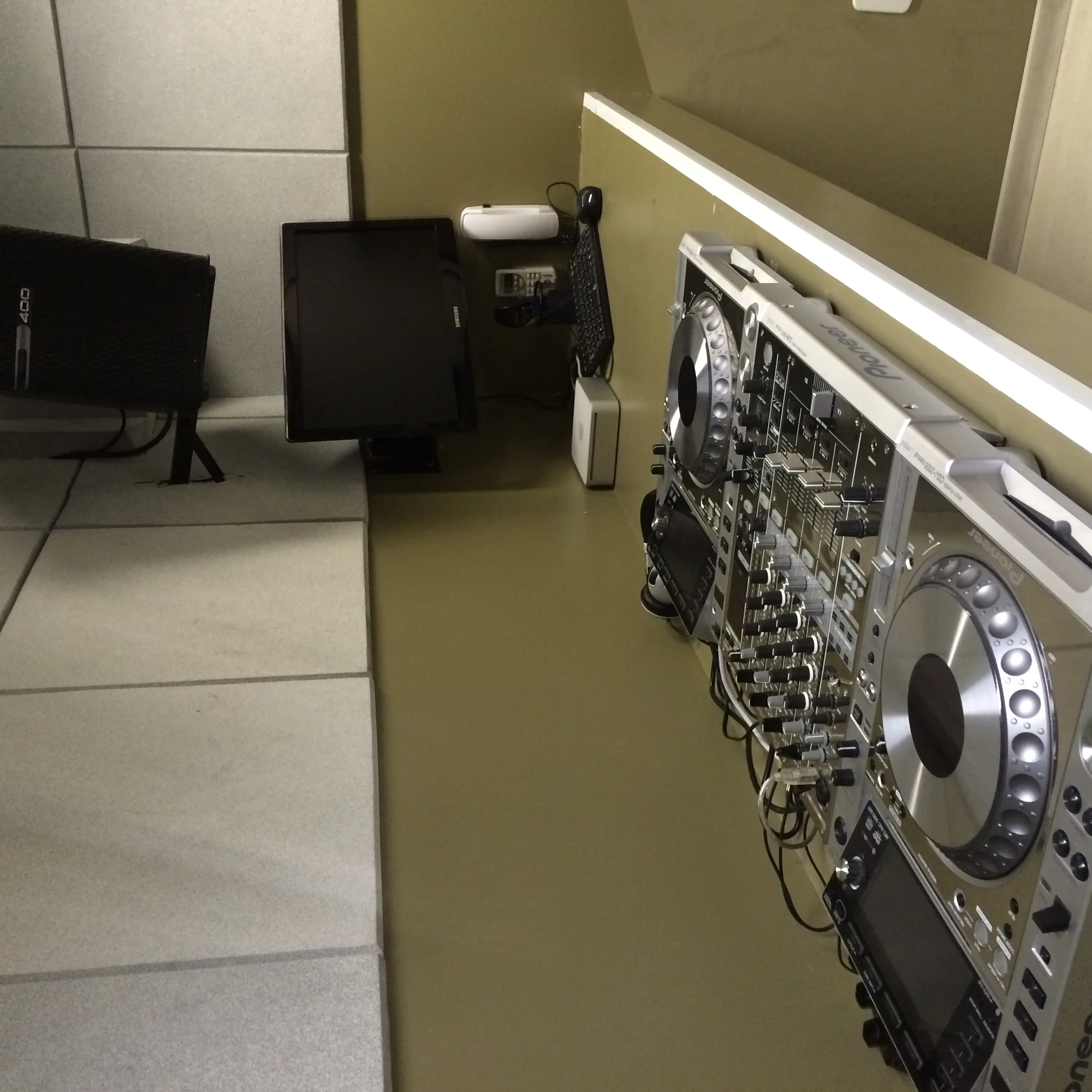 História DJ Ban EMC