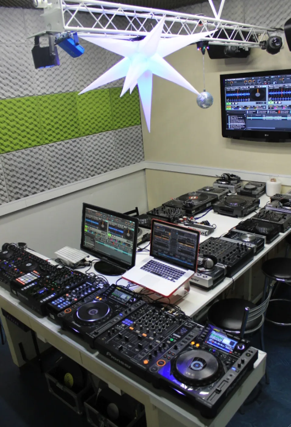 Estúdio de aula DJ Ban · 2011