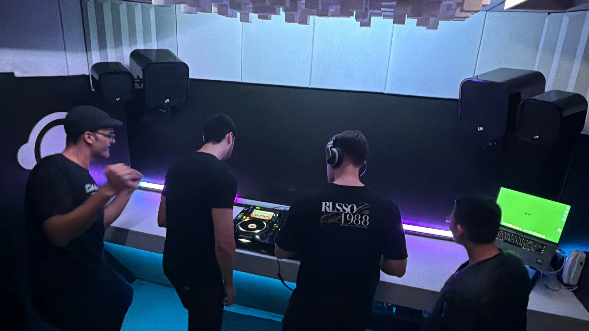 Studio 4 · DJ Ban EMC · Group class · CDJ-3000X · purple LED