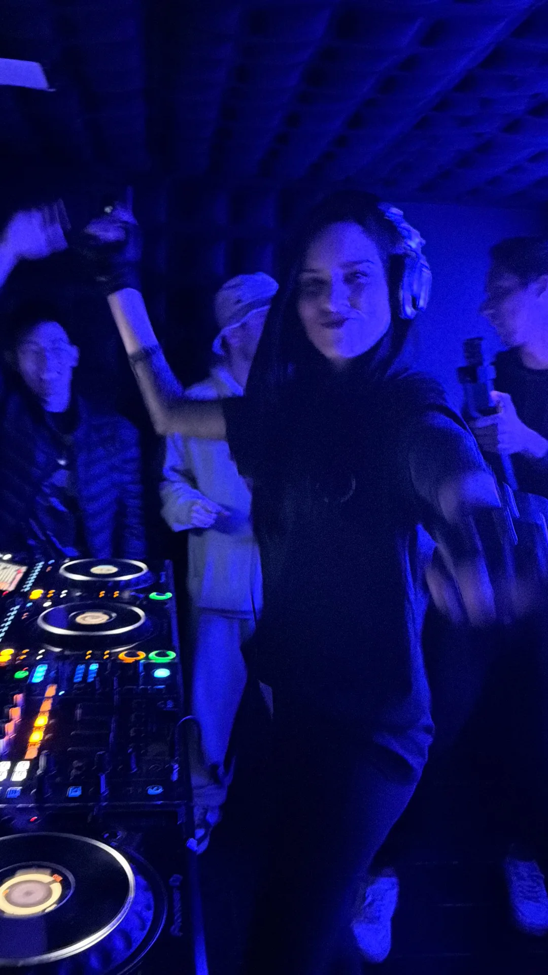 Studio 7 · DJ Ban EMC · DJ setup · Pioneer CDJ-3000X · vertical