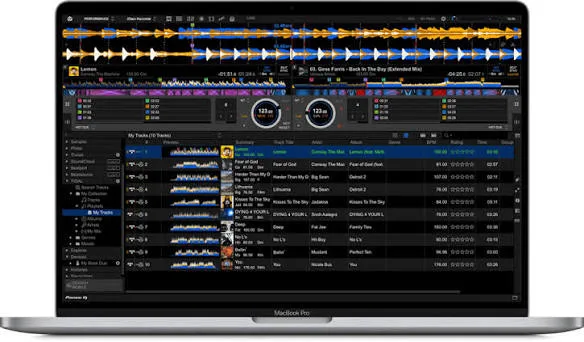 TIDAL DJ Extension rodando num MacBook · biblioteca de streaming no software de DJ