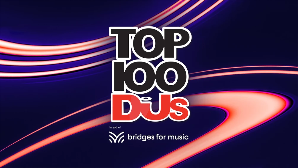 Arte oficial do Top 100 DJs 2026 da DJ Mag, em prol do Bridges for Music