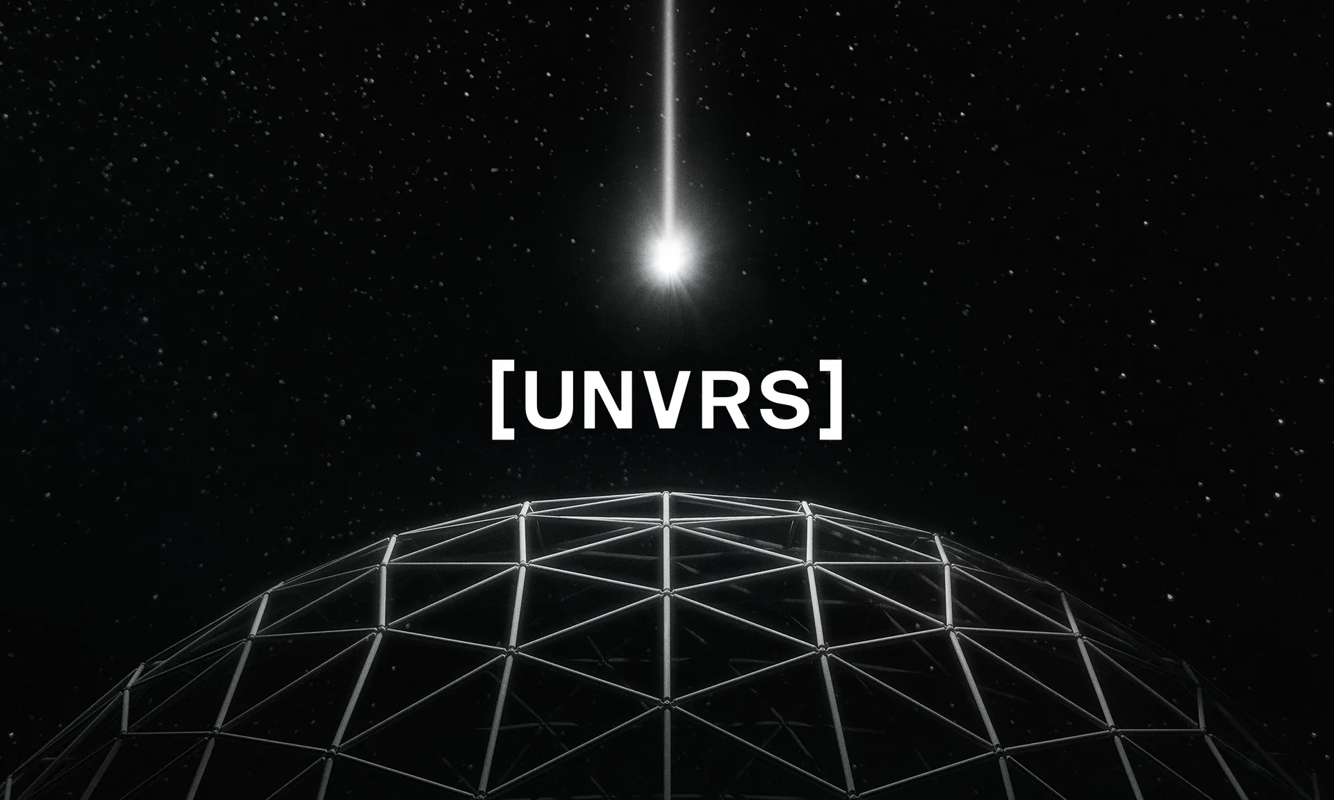 Identidade visual do UNVRS, em Ibiza: o nome da casa sobre uma cúpula geodésica iluminada por um feixe de luz