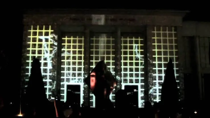 Video mapping projetado na fachada de um prédio · a técnica que o VJ Spetto ajudou a popularizar no Brasil